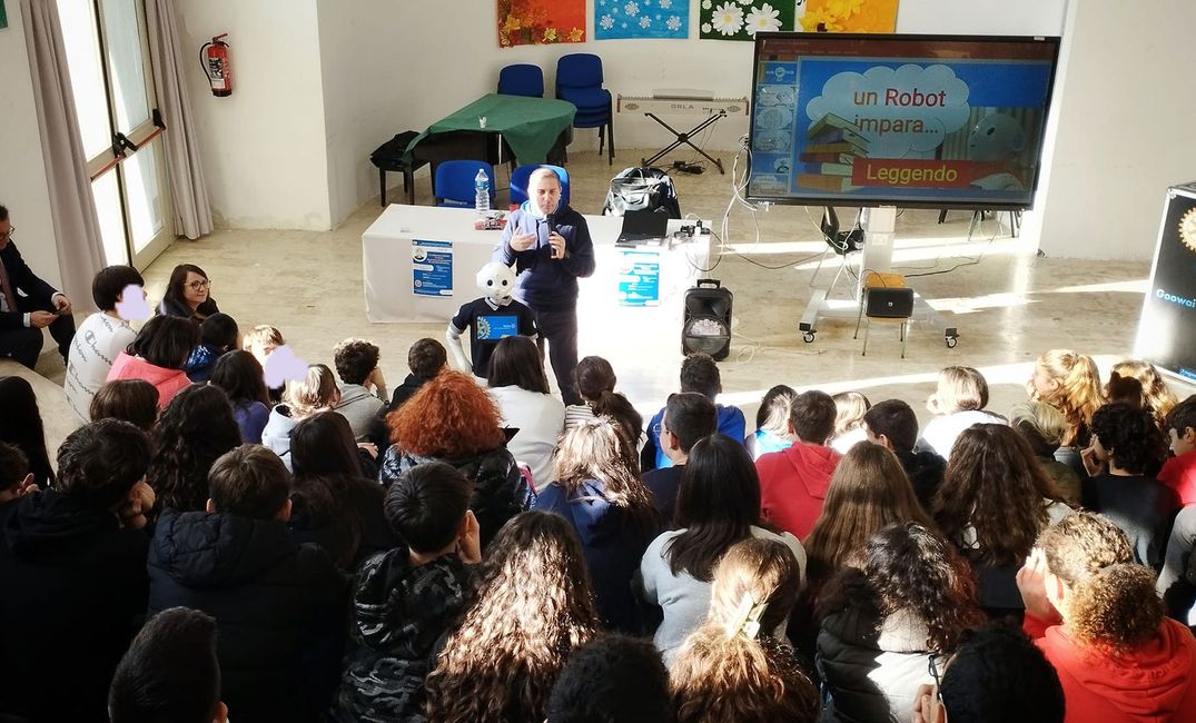 Little Paul Robot becomes a Teacher