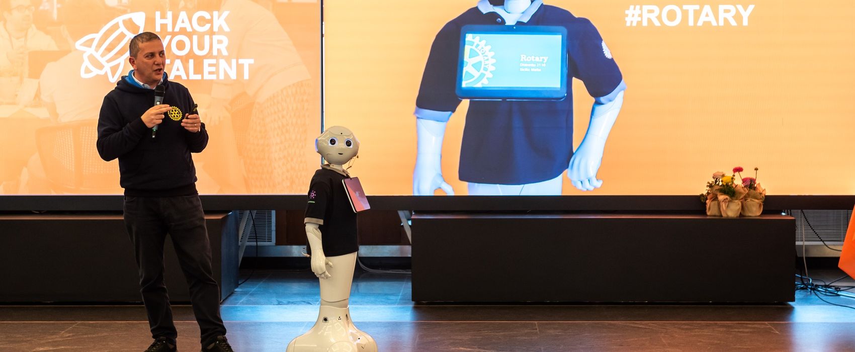 HackYour Talent studenti in gara con una "guest star"