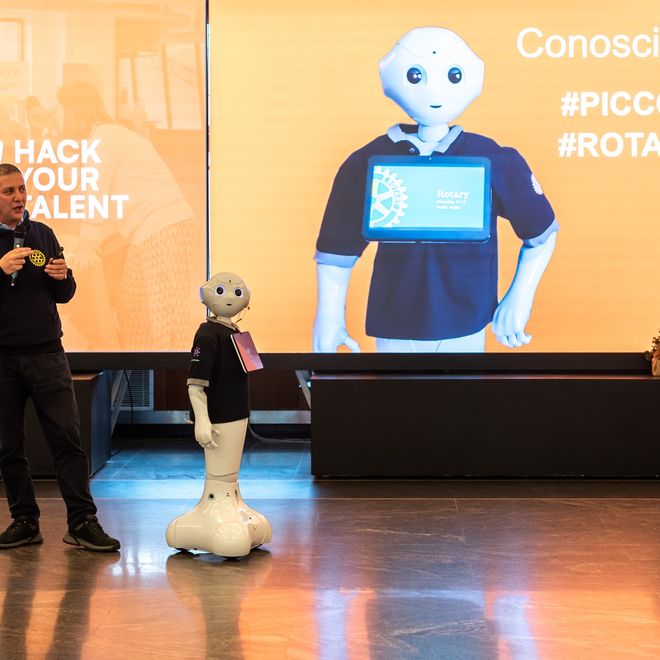 Immagine di: HackYour Talent studenti in gara con una "guest star"